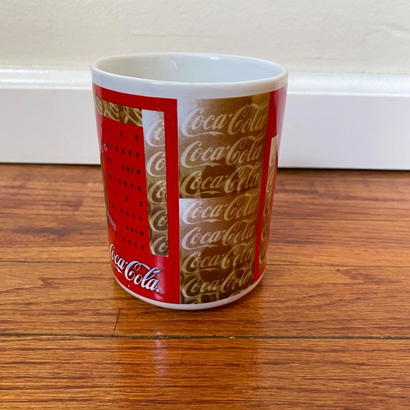 Set of 3 1997 Coca-Cola® Collector Mugs - Picture 8 of 16